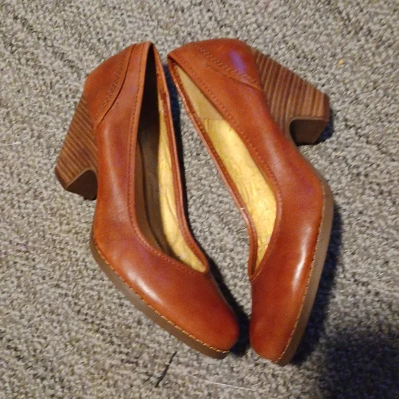 Seychelles Women's Brown Leather Pumps - Picture 3 of 6